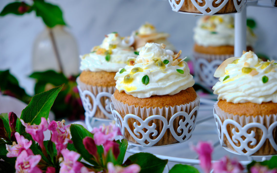 Cupcakes s mangem, marakujou a slaným kokosem